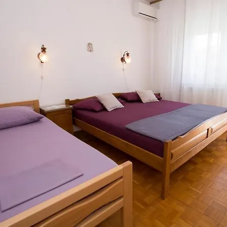 Apartment In With Sea View, Balcony, Air Conditioning, Wifi 5146-3 Duce